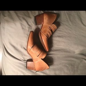 Women’s Bed/Stu tan heeled booties
